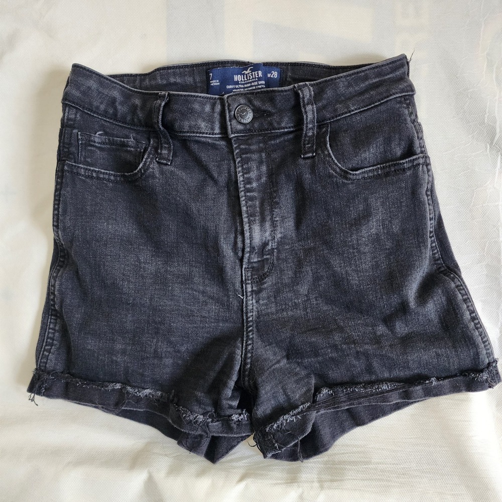 Hollister Curvy Ultra High-Rise Denim Shorts 3" Frayed Hem Black Wash Size 7 W28